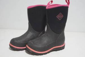 lot 94 image: Muck boots