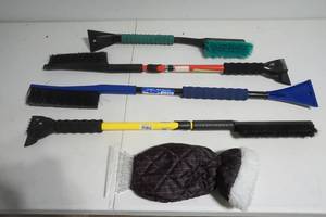 lot 99 image: snow brushes