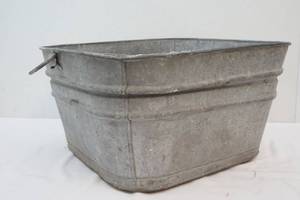lot 118 image: galvanized tub