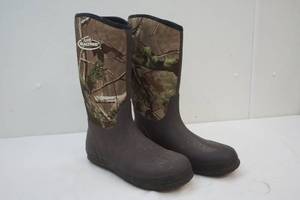 lot 133 image: Team Real tree boots