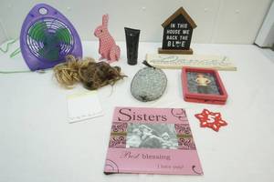 lot 136 image: decor