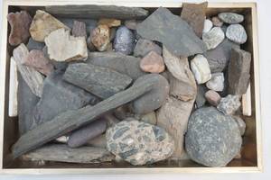 lot 139 image: collectible rocks