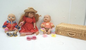 lot 140 image: vintage dolls