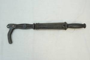 lot 148 image: vintage nail puller