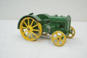 lot 163 image: John Deere tractor