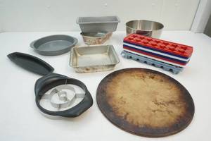lot 172 image: kitchenware
