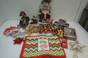 lot 174 image: Holiday decor