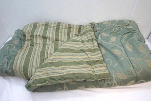 lot 198 image: bed comforter