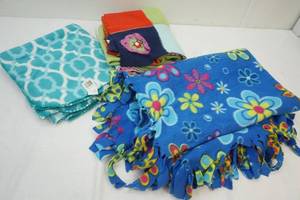 lot 211 image: throw blankets