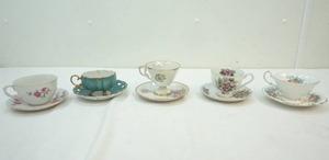 lot 221 image: cup and saucer sets