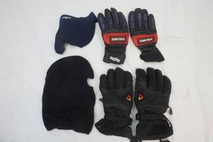 lot 245 image: winter gloves