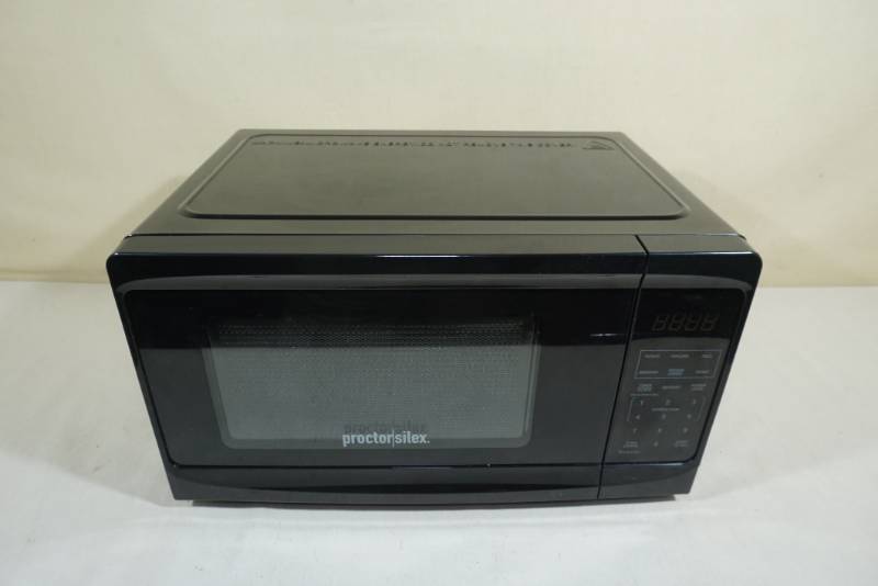 Proctor Silex 0.7 cu ft 700 Watt Microwave Oven - Black