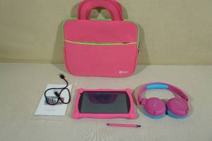 lot 7 image: Contixo V10 7-Inch Kids 16GB HD Tablet with Carry Case and Headpohones