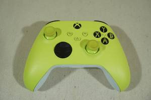 lot 14 image: Microsoft XBOX One Wireless Controller Lime Green