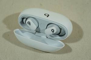 lot 17 image: Beats Studio Buds White Earbuds