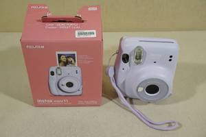 lot 30 image: FujiFilm Instax Mini 11 Instant Camera Lilac Purple