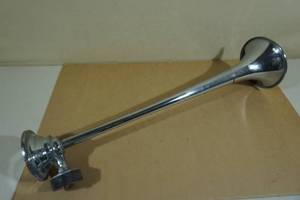 lot 100 image: Vintage Grover Co. TrainSemi 35 Air Horn