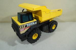lot 138 image: Tonka Steel Classic Dump Truck