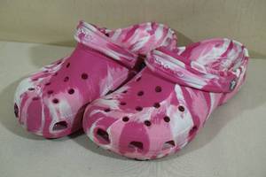 lot 160 image: Womens Crocs Size 8