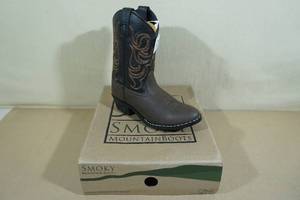 lot 172 image: Smoky Mountain Boots -Kid Size 2.5, BrownBlack