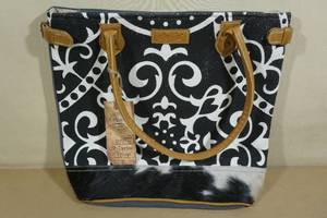 lot 183 image: Sixtease Bonita Tote Bag 10 Handle