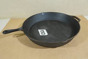 lot 277 image: Ozark Trail 15.5 Deep Well Cast Iron Skillet