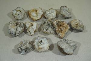 lot 295 image: 12 Quartz Geodes