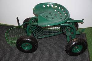 lot 304 image: Green Tractor Planter