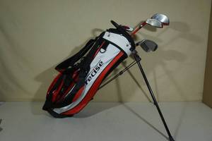 lot 319 image: Precise Junior Golf Bag and 5 Clubs