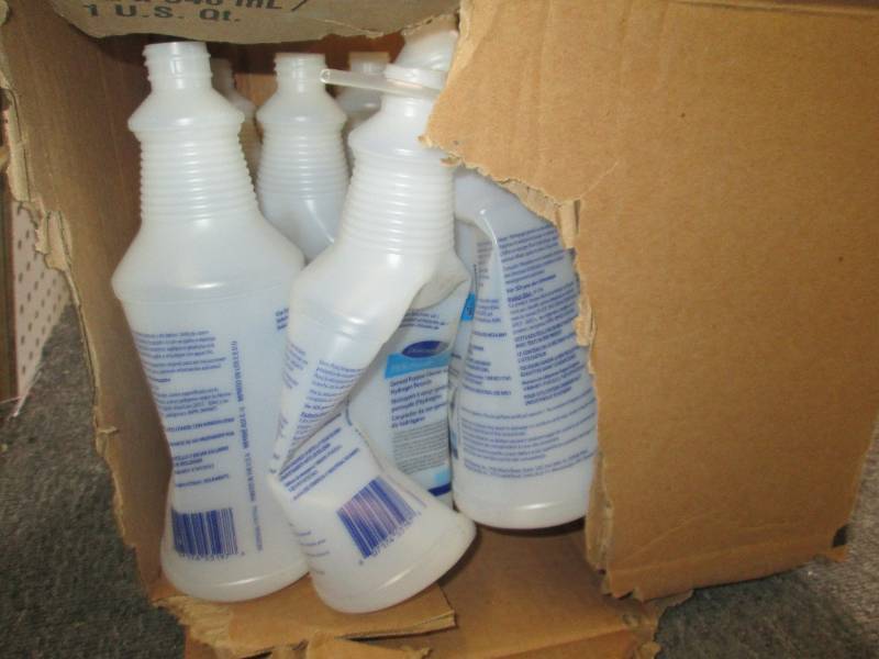lot 172 image: 12 spray bottles with some sprayers...
