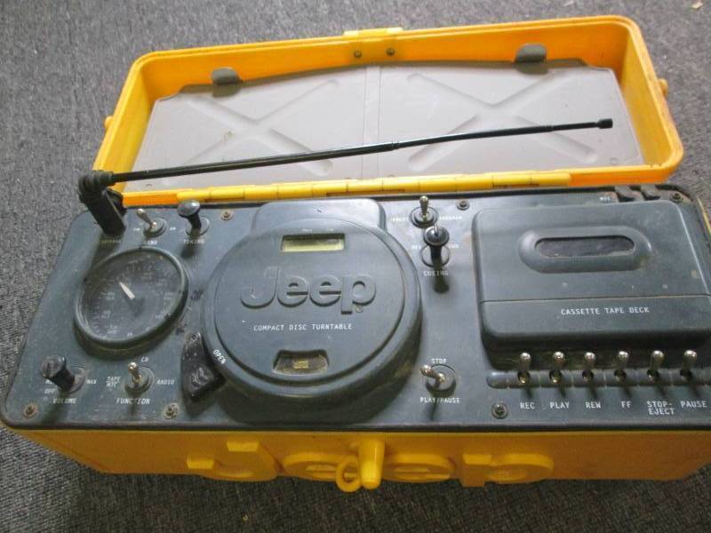 lot 493 image: jeep portable radio tested and work...
