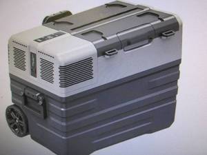 lot 1 image: Glarewheel 42-Qt. Wheeled Thermoele...
