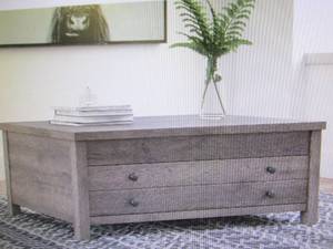 lot 4 image: Arlenbry Coffee Table with Lift Top...