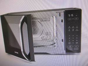 lot 5 image: Chefman 1.1 Cu. Ft. 1800-Watt Micro...