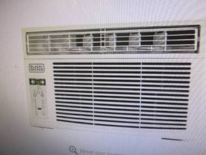 lot 10 image: BLACKDECKER 14,500 BTU Electronic ...