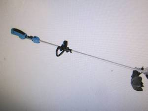 lot 32 image: Pulsar 40V Lithium-Ion Cordless Str...