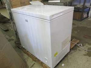 lot 37 image: BLACKDECKER 7 Cu. Ft. Chest Freeze...