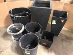 lot 47 image: Lot of Outdoor Planting Items Various Models and Conditions Customer Returns See Pictures