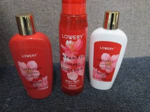 lot 9 image: Lovery Japanese Cherry Blossom 3-Pc...