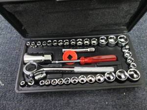 lot 23 image: Stalwart 40-Pc. Ratcheting Socket W...