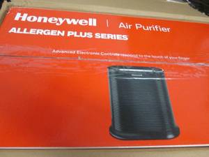 lot 31 image: Honeywell True HEPA Large Room Air ...
