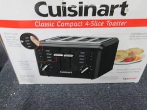 lot 48 image: CuisinartToaster right side does no...