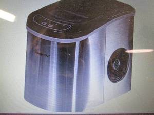 lot 53 image: Magic Chef Countertop Ice Maker - S...