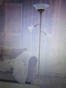 lot 54 image: Elegant Designs Torchiere 3-Light 7...