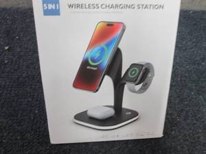 lot 61 image: Trexonic 5-in-1 Wireless Fast Charg...