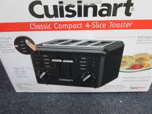 lot 83 image: Cuisinart 4-Slice Compact Plastic T...