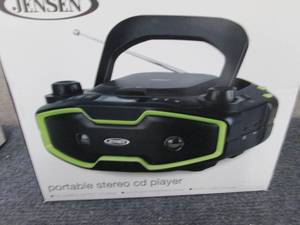 lot 97 image: Jensen Portable Stereo CDMP3 Playe...