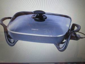 lot 99 image: Presto 16 x 13 Jumbo Skillet with...