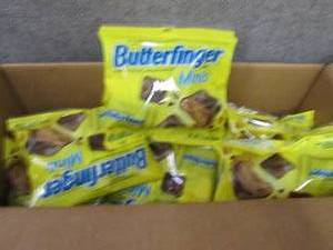 lot 143 image: 12- 2.8 pks Butterfingers Minis...