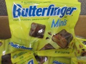 lot 147 image: 12- 2.8 pks Butterfingers Minis...